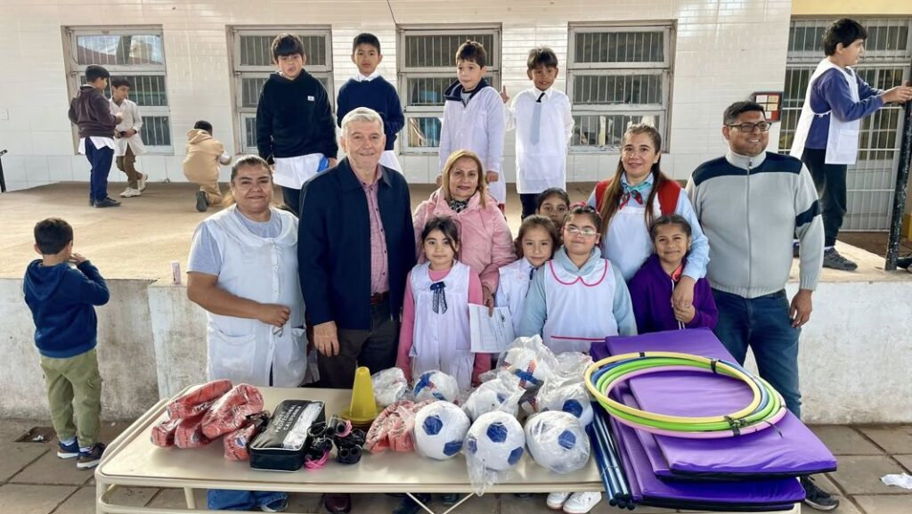 entrega elementos deportivos nueva esperanza