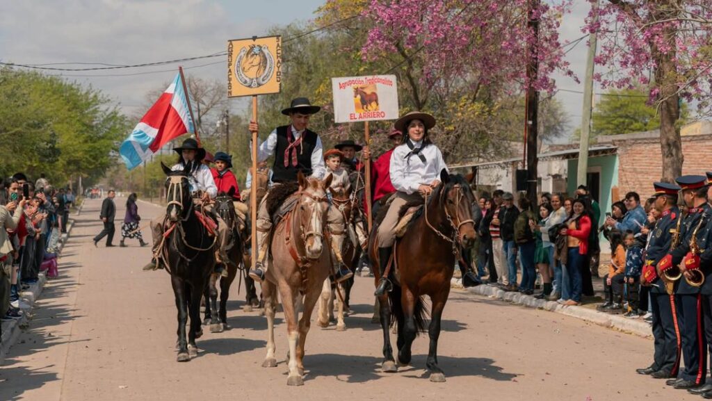 sachayoj desfile civico militar
