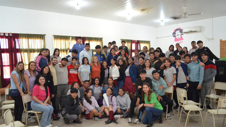 estudiantes-ferreyra-psicologo-pampa-de-los-guanacos