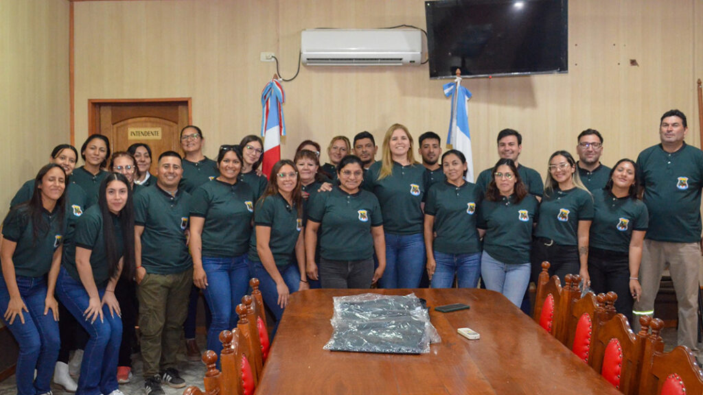 maria-ferreyra-entrega-indumentaria