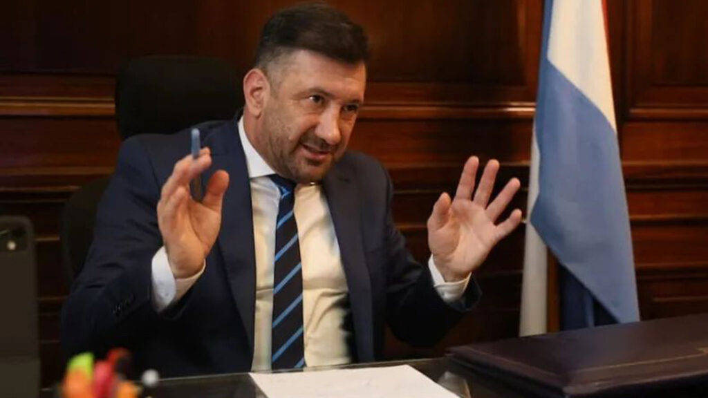 edgardo-kueider-escritorio