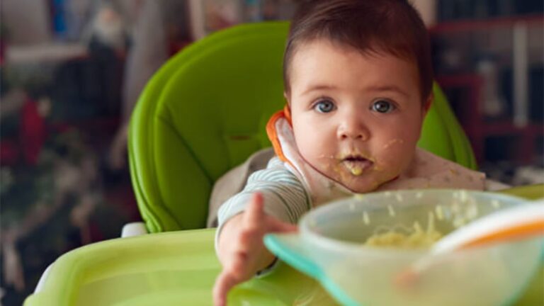 bebe-comiendo-papilla-verdura-copia