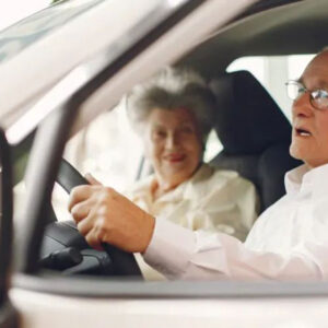 viejo-manejando