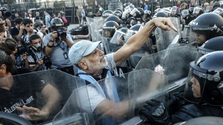macha jubilados represion