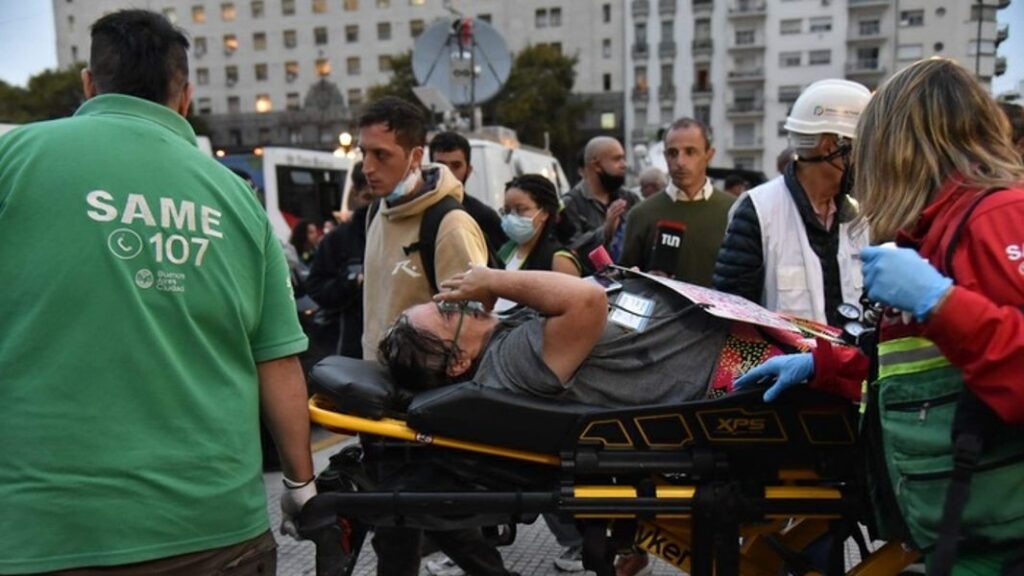 mujer herida ambulancia