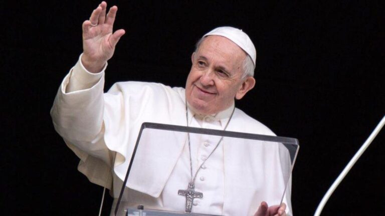 papa francisco saludo
