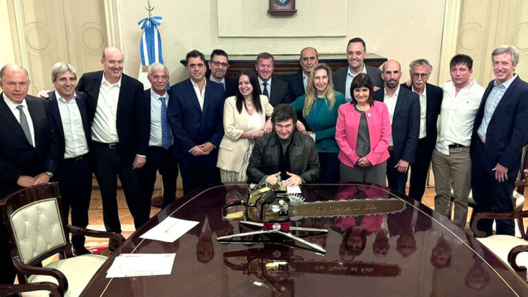 milei-equipo-motosierra