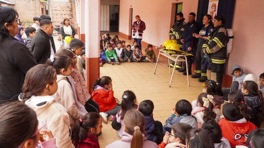 bomberos-voluntario-escuelas-monte-quemado