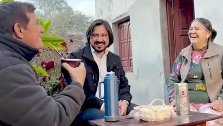 cisneros tomando mate1