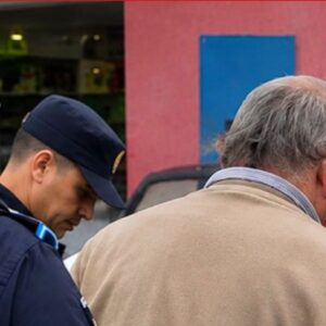 jubilado detenido