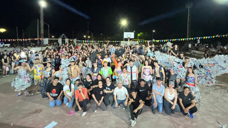 jovenes-plaza-bicentenario