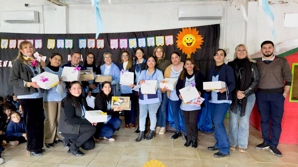 reconocimiento-docentes-pampa-de-los-guanacos
