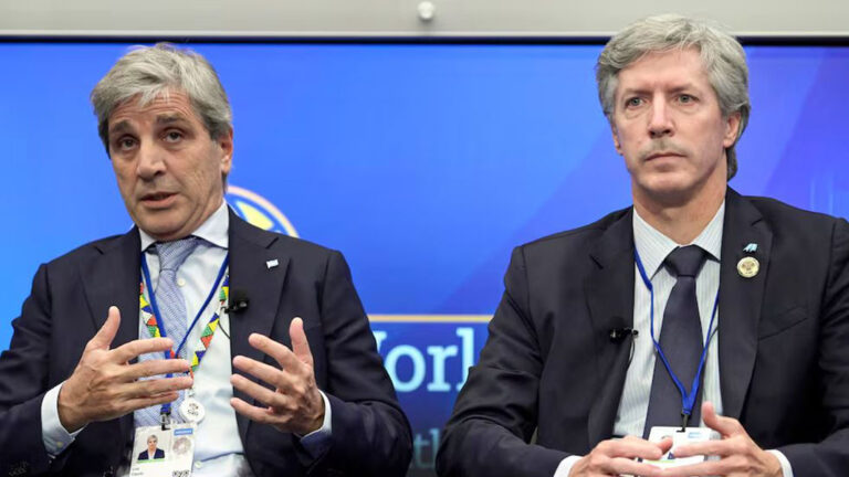 Luis-Caputo-Santiago-Bausili
